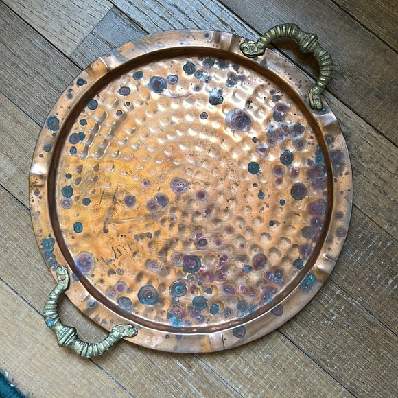 Vintage copper round serving trey with brass handles hammered design, rustic - Picture 5 of 16